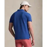 Remera polo de algodón color rosado, corte Custom Slim Fit, manga corta y cuello con botones. Cuenta con el logo bordado en el pecho.