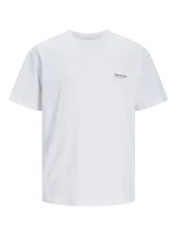 Remera de manga corta y cuello redondo con fit relaxed, color blanco, con pequeño estampado tipográfico en el pecho.