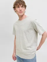 Remera de manga corta y cuello redondo con calce regular, confeccionada en tejido de punto jersey con efecto jaspeado bicolor.