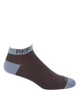 Medias cortas de fibra de bambú, color marrón con detalles en celeste en el talón, puntera y borde superior. Presentan el logo de la marca RKF estampado en el borde superior y en la puntera.