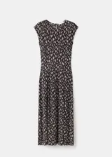 Vestido midi de corte recto con diseño estampado floral en color negro, cuello redondo y manga corta.