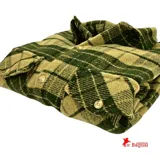 Camisa de manga larga con estampado de tartán en tonos azul marino, rojo y blanco. Confeccionada en 100% lana, con cuello abotonado y puños con botón. Corte clásico.