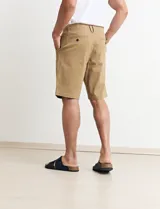 Bermuda color verde.