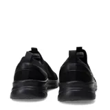 Championes deportivos Umbro modelo Glide, de diseño slip-on sin cordones, confeccionados en tejido de punto elástico color negro con suela de goma a tono.