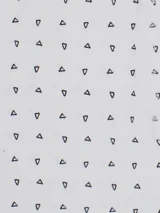 Boxer blanco con estampado de cruces negras y cintura elástica gris con la marca Forum en blanco.