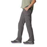 Pantalón convertible de trekking marca Columbia, modelo Silver Ridge Utility Trail, en color gris. Cuenta con diseño de perneras desmontables mediante cremallera para convertirlo en short, bolsillos laterales, bolsillo cargo y protección solar.