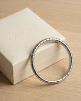 Pulsera esclava rígida de acero inoxidable, con diseño de eslabones cuadrados articulados que forman una estructura flexible y continua.