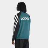 Buzo de cuello redondo Adidas, inspirado en la temporada 95/96 del Liverpool FC. Presenta un diseño de bloques de color en verde, negro y blanco, con el escudo del club y el logo de Carlsberg en el frente. Confeccionado en felpa de algodón con corte holgado.