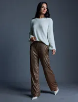 Pantalón largo de lentejuelas negras, marca Ninety, con pretina ancha elastizada, bolsillos laterales y forro a tono.