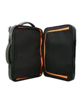 Mochila multifuncional RKF color verde militar, fabricada en poliéster reciclado repelente al agua. Cuenta con tres compartimentos principales con cierre, compartimento interno para laptop de 15 pulgadas, múltiples bolsillos frontales con cierre, mango lateral para uso como maletín, correas ajustables y panel trasero acolchado.
