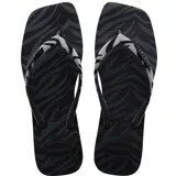 Sandalias tipo chinela Havaianas modelo Slim Square, con diseño de punta cuadrada y estampado animal print de cebra en tonos negros y grises. Poseen tiras finas con textura aterciopelada y logo de la marca en relieve.