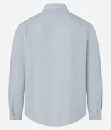 Camisa de microfibra de manga larga color negro, de calce regular, con cuello camisero y cierre frontal con botones. Incorpora tecnología Easy Care para un secado rápido y menor formación de arrugas.