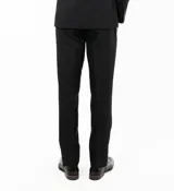 Pantalón de vestir azul marino, de corte recto, con bolsillos laterales y traseros.