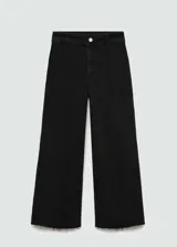 Jeans estilo culotte de tiro alto, color negro, con cierre de cremallera y botón, trabillas para cinturón, bolsillos traseros y bajo deshilachado.