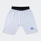 Short térmico deportivo Umbro de color blanco, de corte ajustado, con cintura elástica ancha en color negro con el logotipo de la marca repetido y el logo de Umbro estampado en azul en la pierna izquierda.