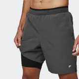 Short de entrenamiento Fabletics modelo The Fundamental II, color gris con calza interna negra ajustada. Cuenta con cintura elástica ancha y pequeño logo reflectante en el lateral.