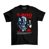 Remera negra de algodón con estampa frontal gráfica inspirada en la película Terminator, presentando al T-800 y texto técnico en color rojo.