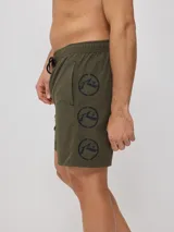 Short de baño negro con logo de la marca Rusty estampado en blanco en la pierna derecha.