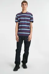 Jeans Levi's modelo 505 Regular Fit de corte recto, color azul oscuro, con bragueta de cierre y costuras en contraste.