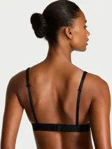 Bralette negro sin forro y sin aro, con escote en V profundo y silueta triangular. Cuenta con tirantes ajustables, detalles de cristales en toda la prenda y un parche brillante con logotipo de diamantes de imitación en la banda inferior.