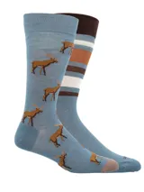 Par de calcetines largos de bambú, uno celeste con estampado de alces marrones y otro a rayas horizontales marrones y blancas.