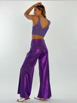 Pantalón de lino color naranja, de corte palazzo y tiro alto.