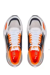 Championes deportivos Puma X-Ray en combinación de azul, gris y negro, con detalles en amarillo flúor y suela blanca y azul.