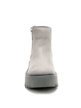 Bota corta Caterpillar modelo Colorado Max Chelsea, color gris, con plataforma dentada y cierre lateral metálico. Presenta logo grabado en el lateral y diseño de punta redonda.