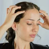 Aros colgantes largos de plata 925 con forma de barras irregulares.