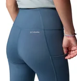 Calza deportiva Columbia modelo Boundless Trek Legging, color azul, de tiro alto y confeccionada en tejido hidroabsorbente con tecnología Omni-Wick™ y bolsillos laterales.