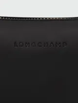 Cartera de hombro Longchamp modelo Looong en tamaño pequeño, confeccionada en cuero de color marrón oscuro. Presenta una silueta estructurada y minimalista con correa de hombro fija.