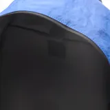 Mochila azul de tela con doble cierre, compartimento para notebook pequeña, forro interior textil y bolsillo externo con solapa.