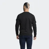 Buzo gris de cuello redondo con logo de Umbro estampado en el pecho. Tiene puños y dobladillo acanalados.