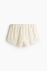 Short de pijama de crepé de viscosa color beige, con cintura elástica fina y detalles de encaje en los bajos.