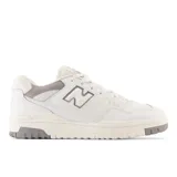 Championes urbanos New Balance modelo BB550SWA, de cuero blanco con detalles en gris.