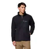 Campera de polar con cierre frontal completo, cuello alto y bolsillo con cierre en el pecho. Presenta un diseño con paneles superpuestos en contraste en la zona del pecho y bolsillos laterales para las manos.