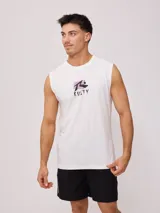 Musculosa blanca con estampado del logo de Rusty en el frente y la espalda, corte holgado.
