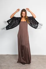 Vestido largo de seda color marrón chocolate, strapless y entallado en la espalda con pequeño elástico.