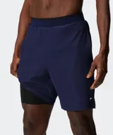 Short deportivo Fabletics modelo The Fundamental II, color azul marino, con cintura elástica y diseño de alto rendimiento para entrenamiento.