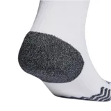Medias de fútbol Adidas modelo Adi 23, de caña alta, color blanco con las tres tiras características en negro en el puño superior y logo de la marca en el lateral. Presenta puntera y talón reforzados en color gris oscuro.