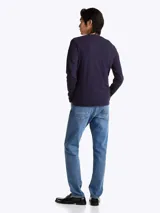 Remera de manga larga Tommy Hilfiger con cuello redondo y corte extra slim, confeccionada en punto canalé de algodón orgánico elástico con logo bordado en el pecho.