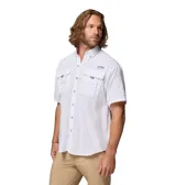 Camisa de manga corta Columbia modelo Bahama II S/S Shirt, color blanco, de corte relajado, con cuello abotonado, múltiples bolsillos en el pecho con solapa y presilla para soporte de caña de pescar.