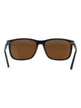 Lentes de sol con marco rectangular de acetato biodegradable en color negro y cristales polarizados en tono marrón con protección UV.