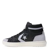 Championes de caña media Converse Pro Blaze Classic Mid, color negro con detalles en gris y blanco. Presentan el logo de la marca en el lateral y están confeccionados en cuero sintético.