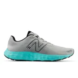 Championes de running New Balance 420, color gris con detalles en negro y suela turquesa.