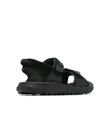 Sandalia deportiva Columbia modelo Konos Hiker, color negro, con dos bandas de ajuste con velcro y suela de caucho de alta tracción.