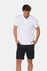 Bermuda cargo azul confeccionada en 98% algodón y 2% spandex.