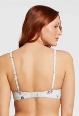 Soutien de lycra color piel, sin aro y con copa formada.