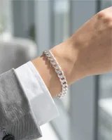 Pulsera de eslabones tipo cubana fabricada en plata 925, con acabado pulido brillante y cierre de seguridad.