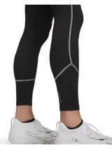 Calza deportiva larga Under Armour HeatGear Elite, color negro, con cintura elástica visible y paneles de malla en la entrepierna para mayor ventilación. Diseño ergonómico con costuras estratégicas para mayor durabilidad y libertad de movimiento.